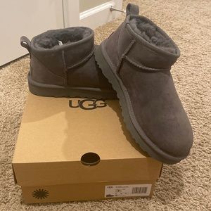 UGG Ultra Mini Boots Size 7w